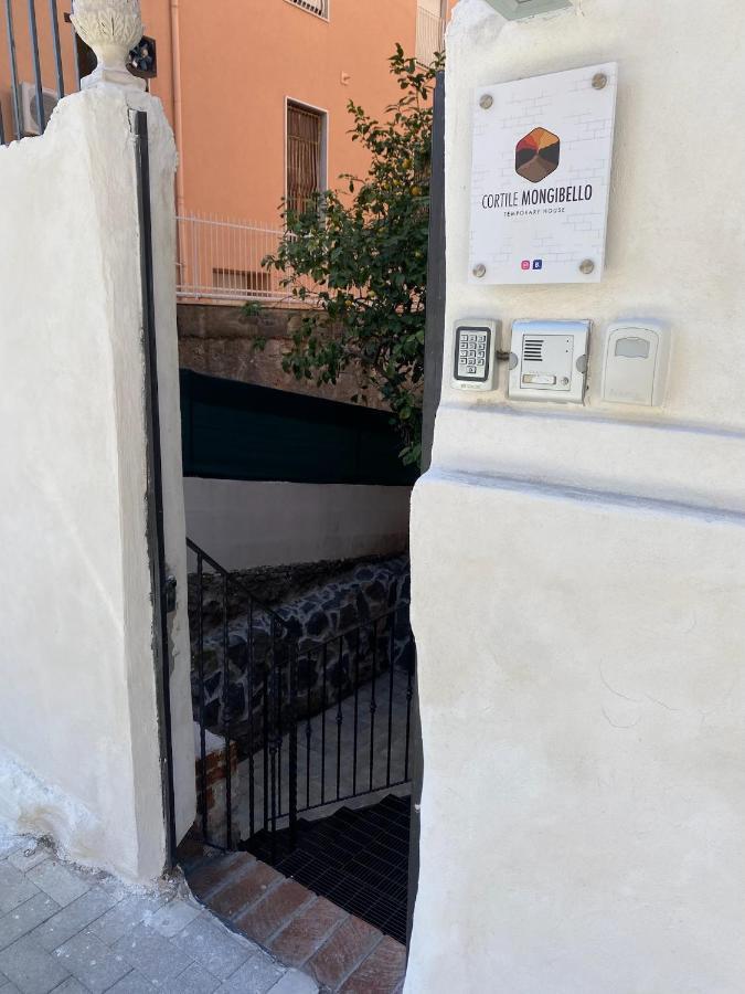 Cortile Mongibello Catania Bagian luar foto